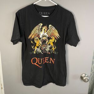 Queen Mens M Short Sleeve Crew Neck Black Band T-Shirt